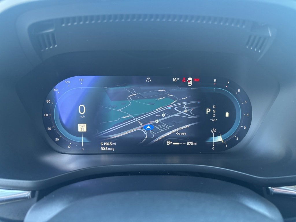 Used 2025 Volvo XC60 B5 Plus image 22