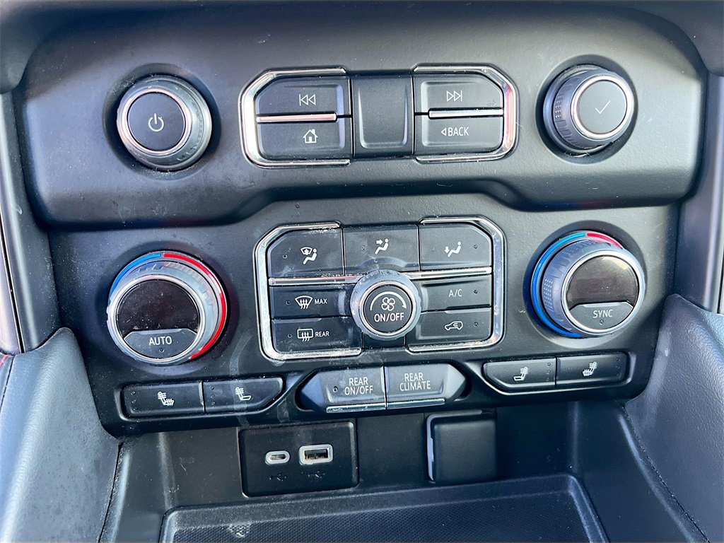 Used 2022 Chevrolet Suburban RST w/ Luxury Package image 15