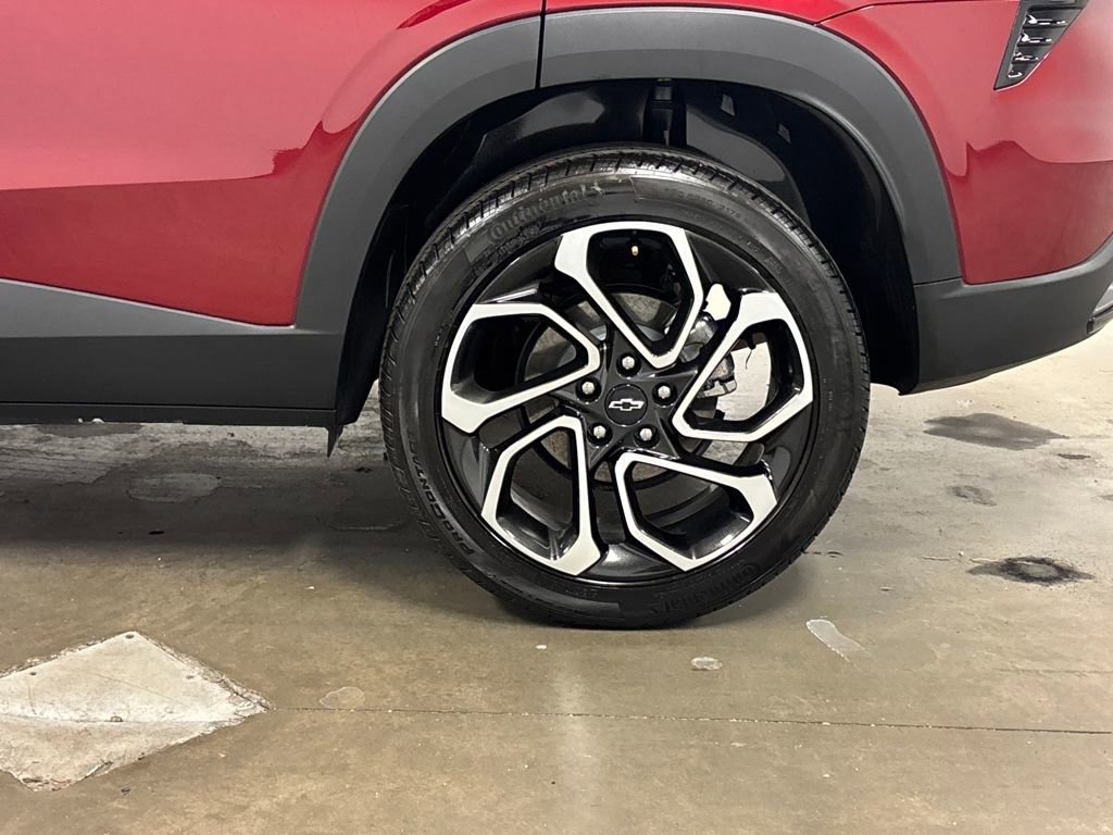 Certified 2025 Chevrolet Trax RS w/ Driver Confidence Package image 17