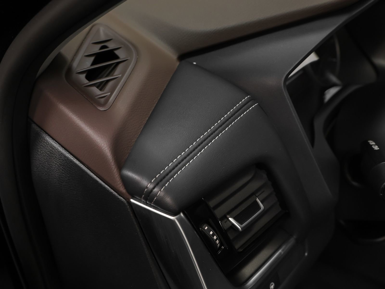 Used 2022 Nissan Rogue SV w/ SV Premium Package image 30