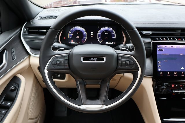 New 2025 Jeep Grand Cherokee Limited image 17