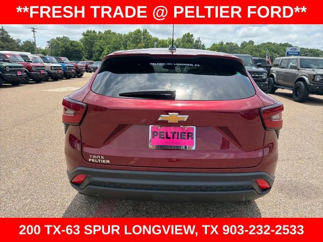 Used 2024 Chevrolet Trax LS w/ LS Convenience Package FWD image 4