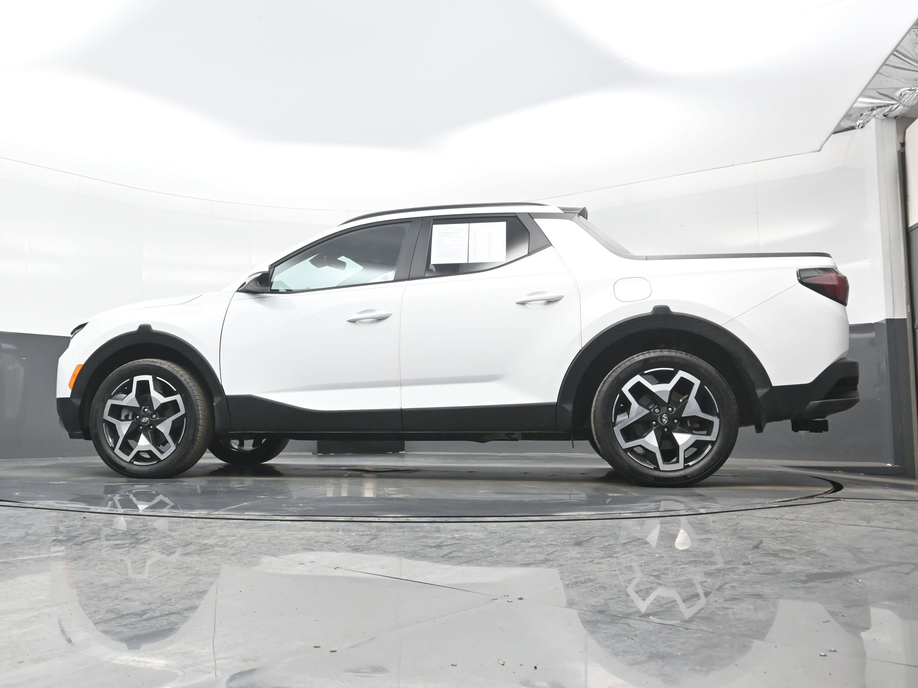 Certified 2023 Hyundai Santa Cruz Limited w/ Winter Package image 28