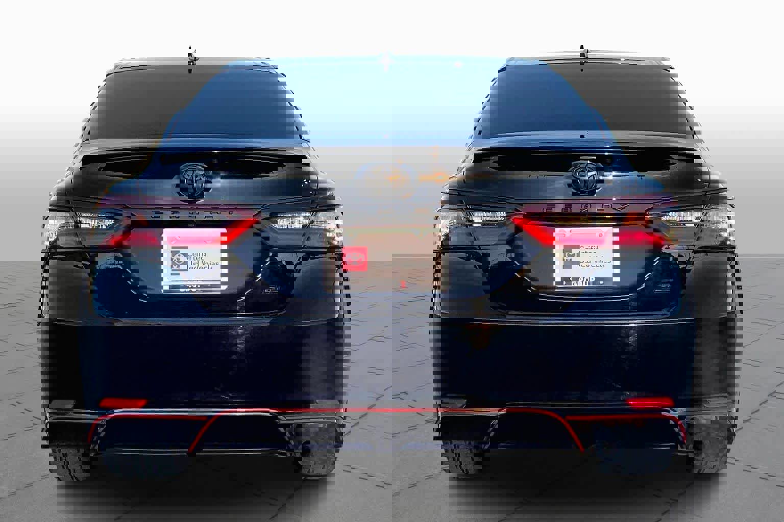 Used 2024 Toyota Camry SE image 4