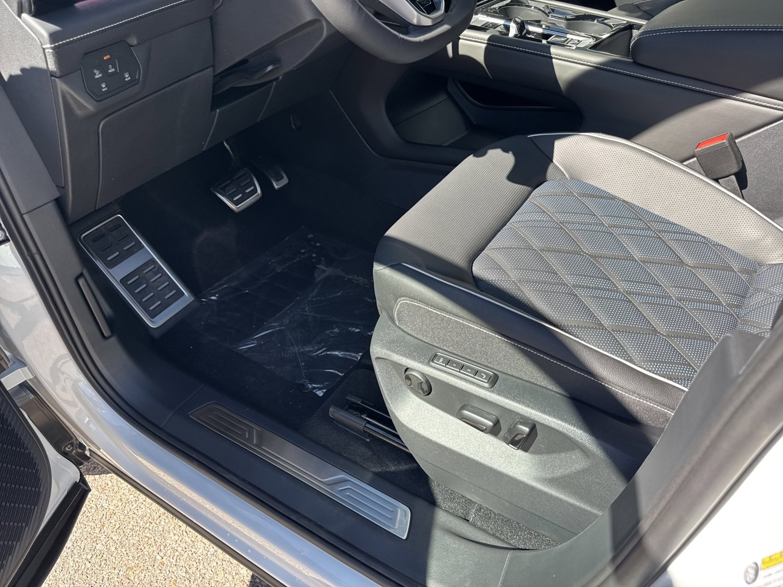 New 2026 Volkswagen Atlas Cross Sport SEL Premium R-Line image 14
