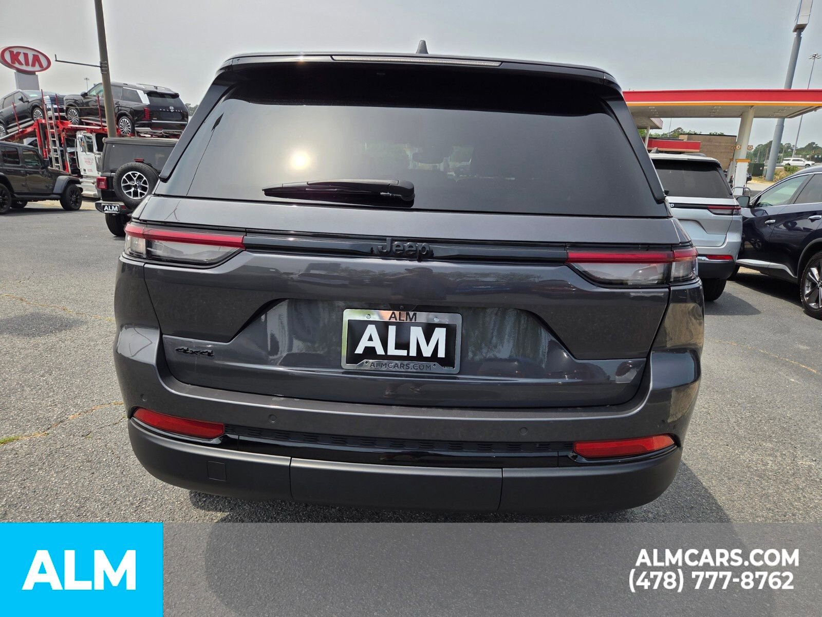 Used 2024 Jeep Grand Cherokee Altitude image 11