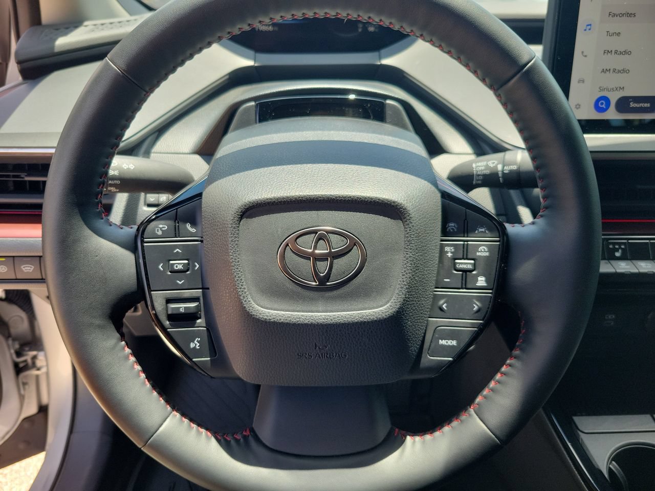 Used 2025 Toyota Prius Plug-In Hybrid FWD image 18