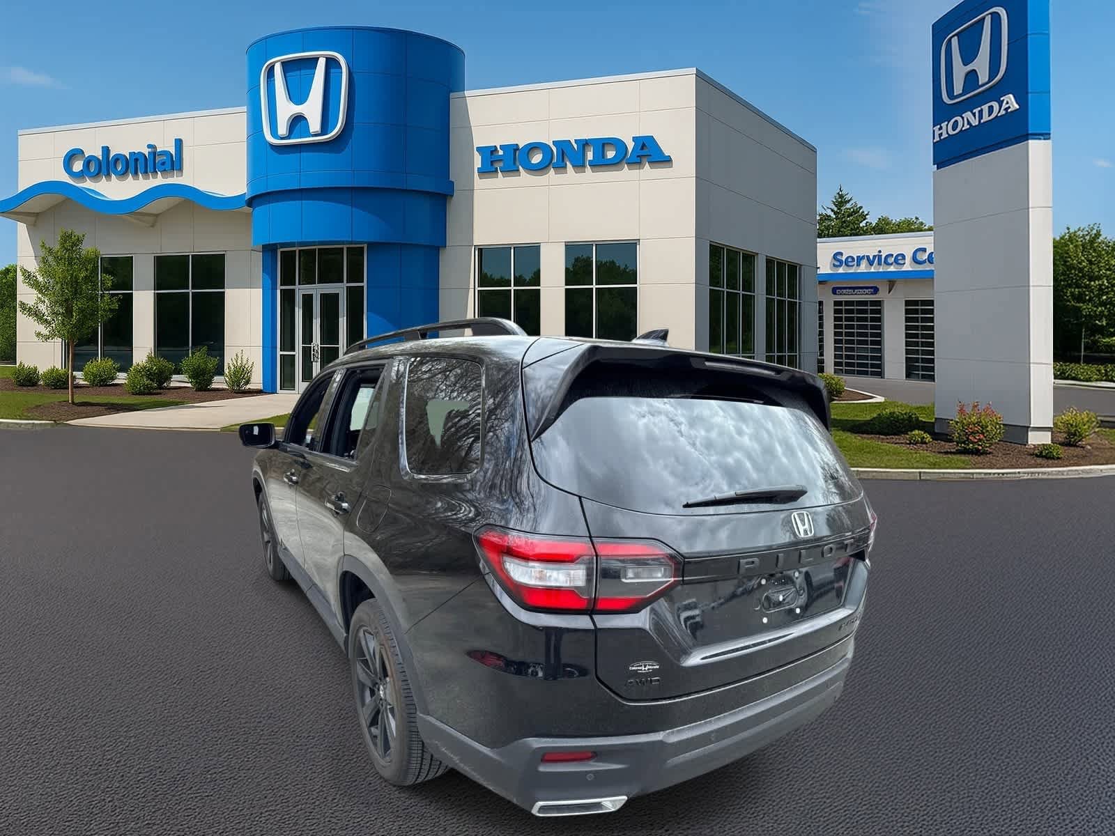 Used 2025 Honda Pilot Black Edition image 4