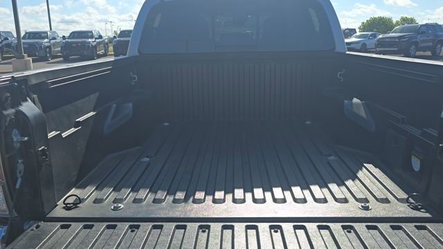 Used 2021 Toyota Tacoma TRD Off-Road image 18