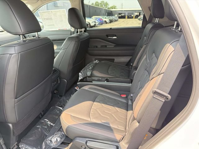 New 2026 Nissan Pathfinder Platinum AWD/4WD image 10