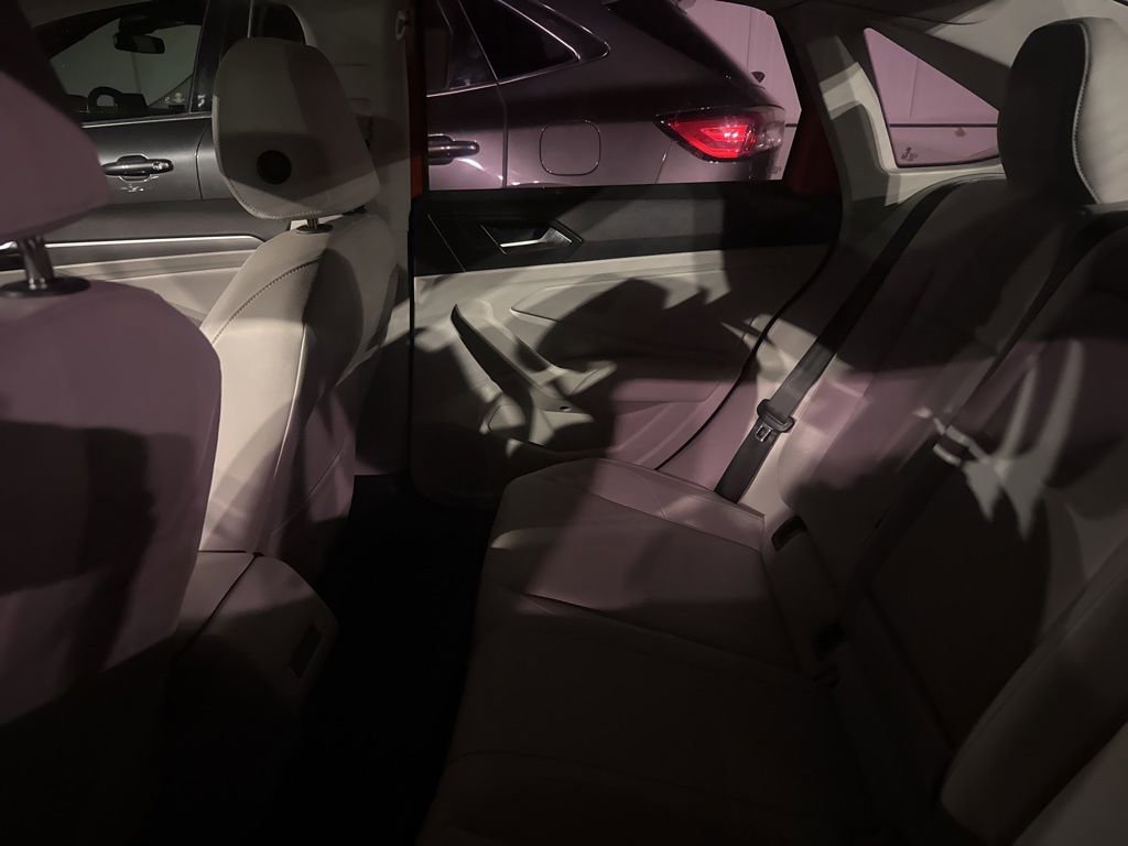 Used 2020 Volkswagen Jetta SE w/ SE Cold Weather Package image 10