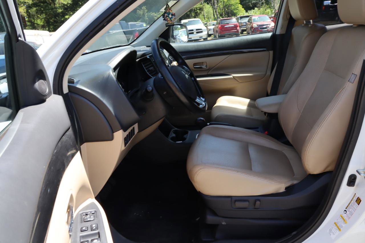 Used 2016 Mitsubishi Outlander SEL AWD/4WD image 5