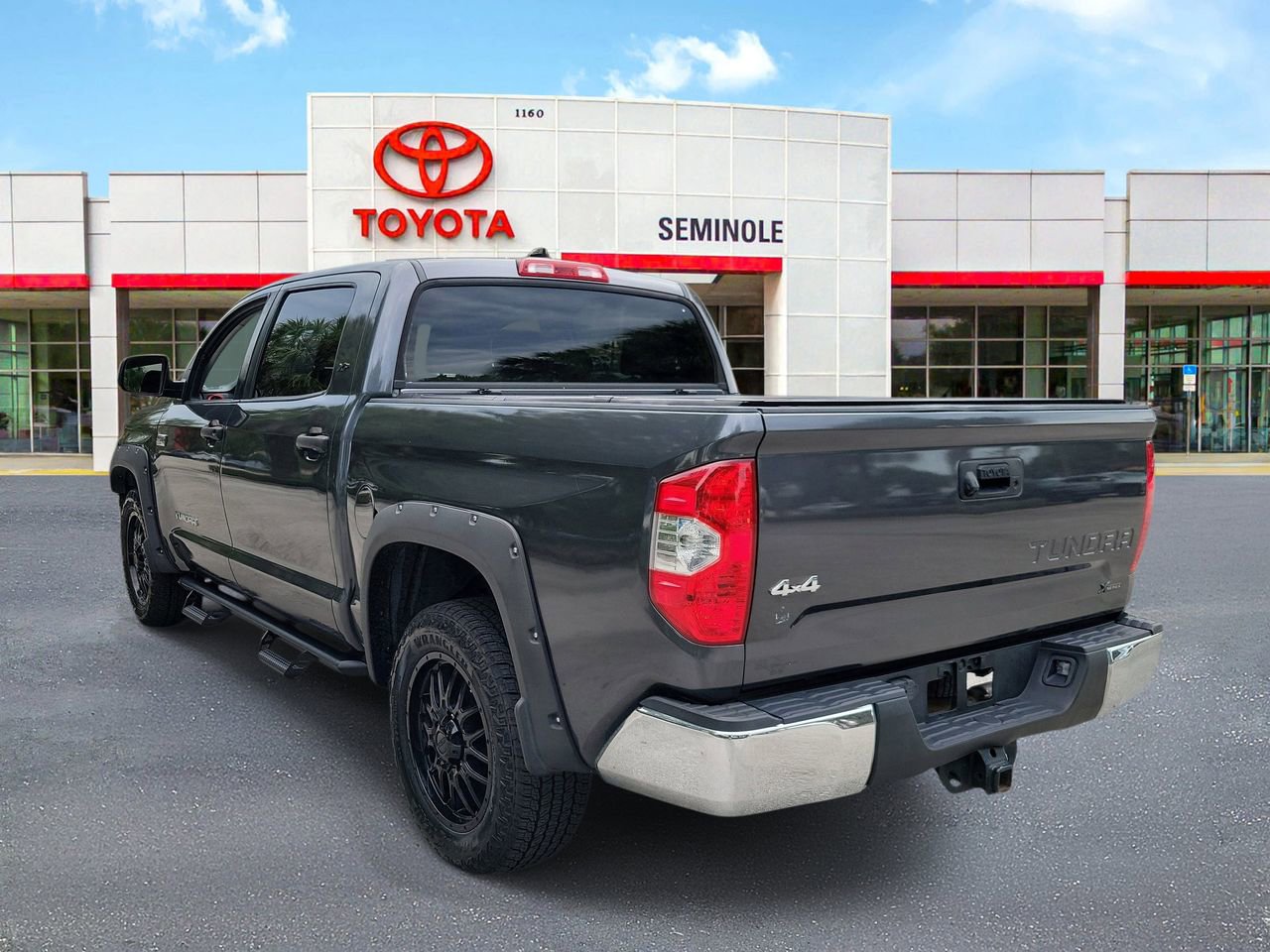 Used 2020 Toyota Tundra SR5 w/ SR5 Upgrade Package AWD/4WD image 4