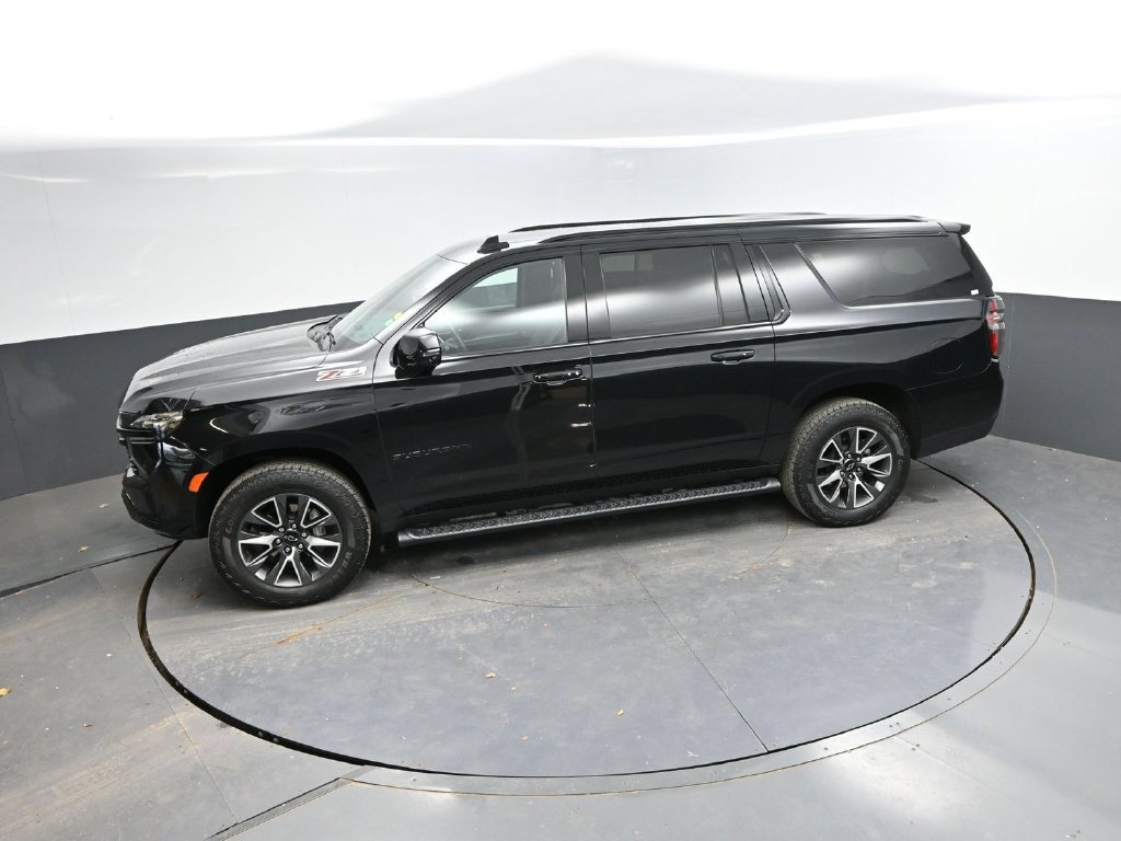 Used 2024 Chevrolet Suburban Z71 w/ Luxury Package AWD/4WD image 31