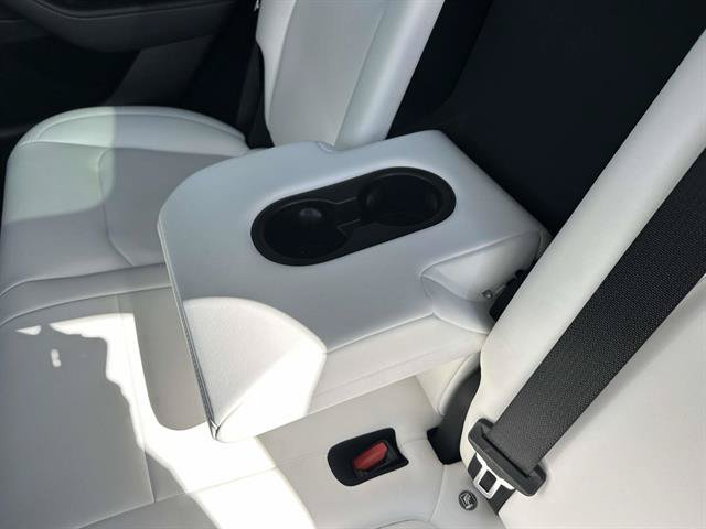 Used 2023 Tesla Model Y AWD image 34