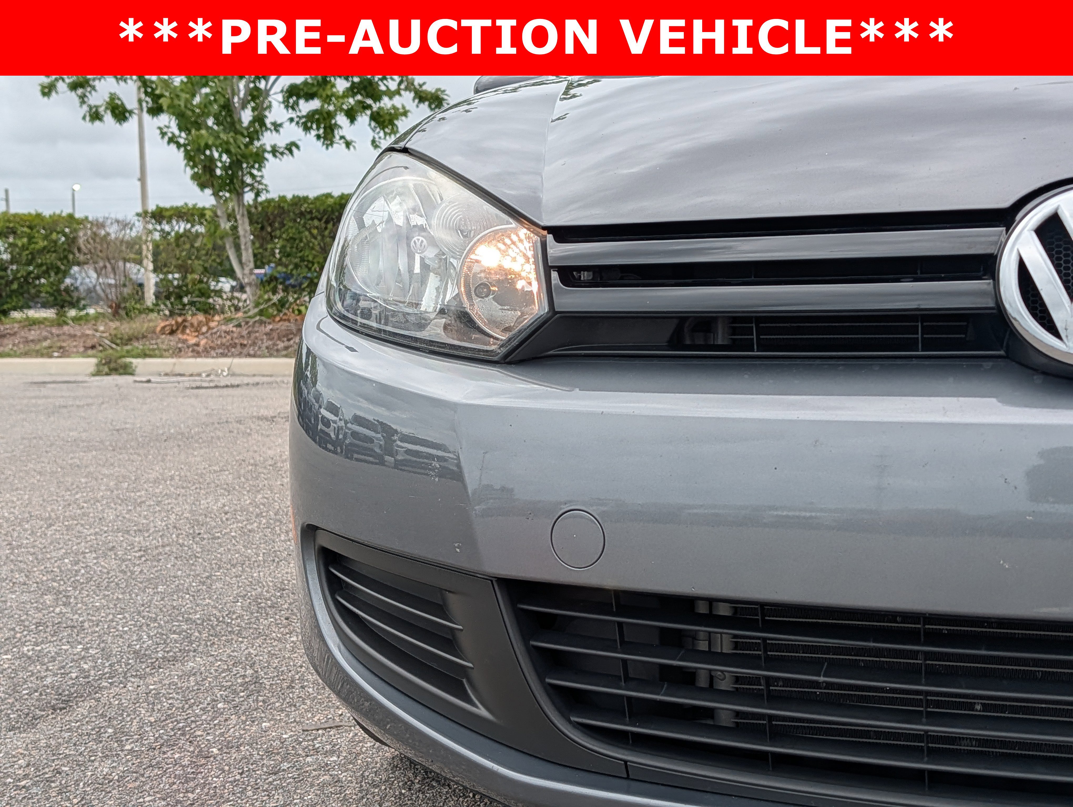 Used 2013 Volkswagen Golf 4-Door FWD image 9