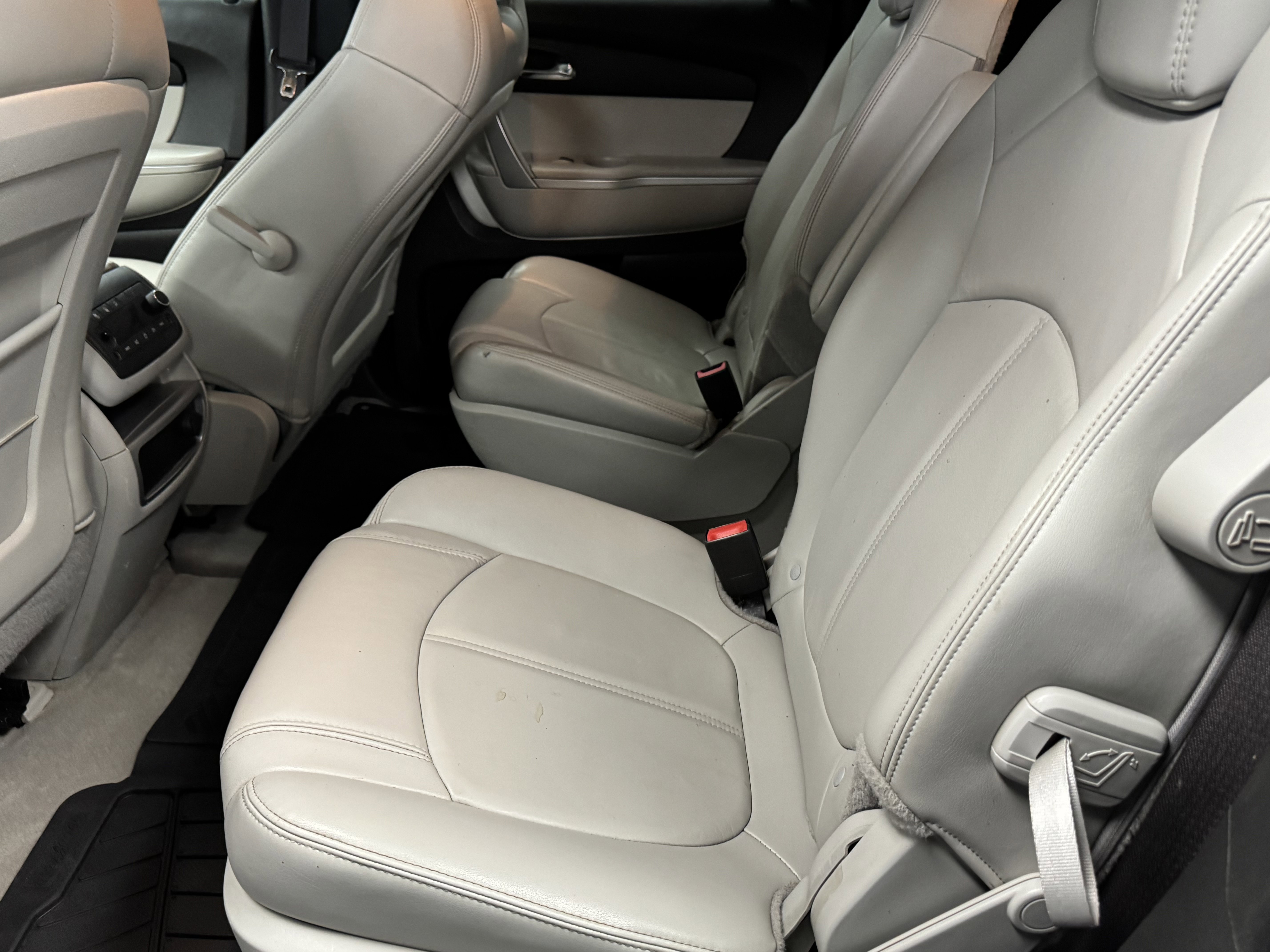 Used 2009 GMC Acadia SLT image 13