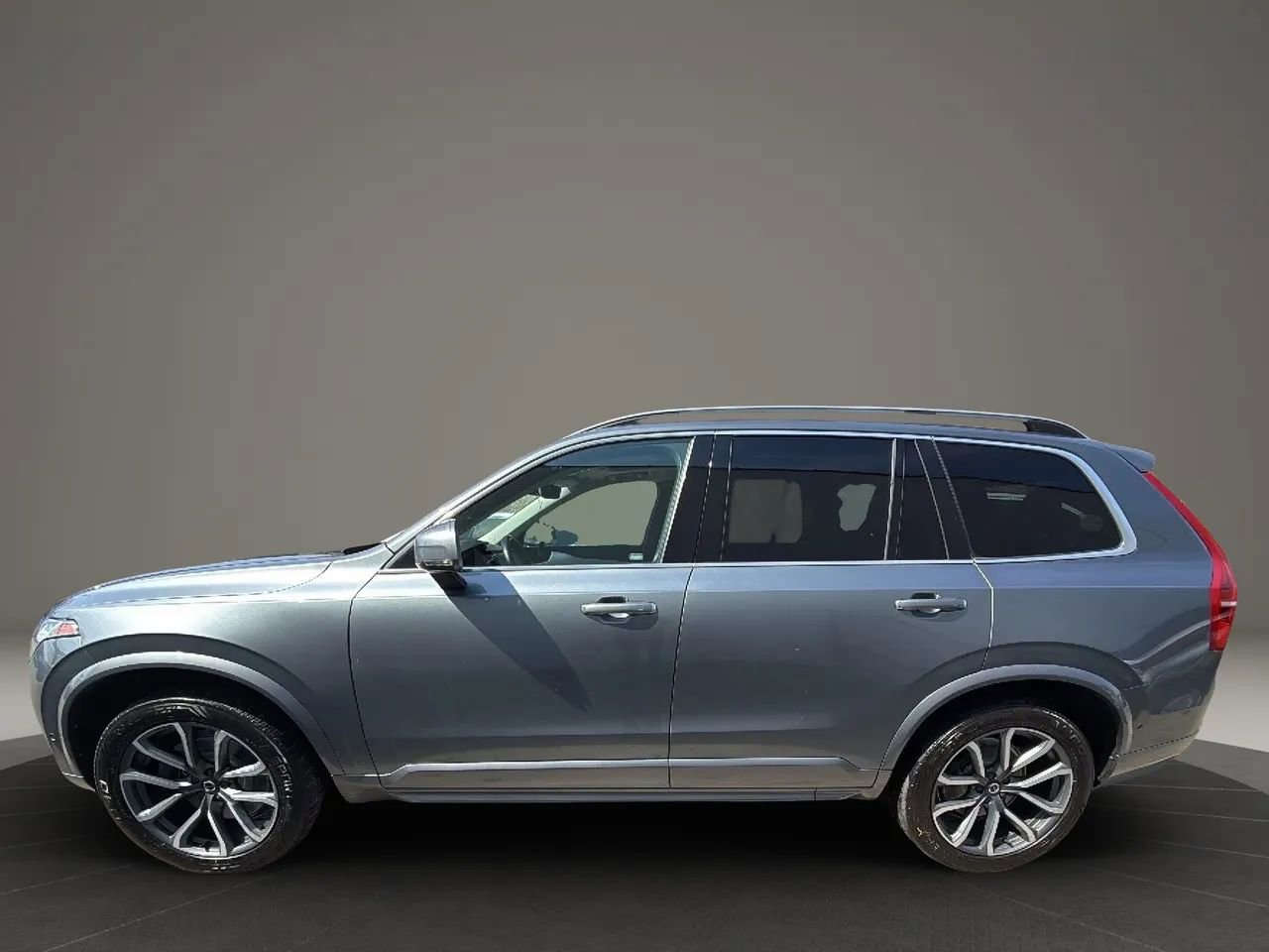 Used 2018 Volvo XC90 T5 Momentum w/ Convenience Package AWD/4WD image 8