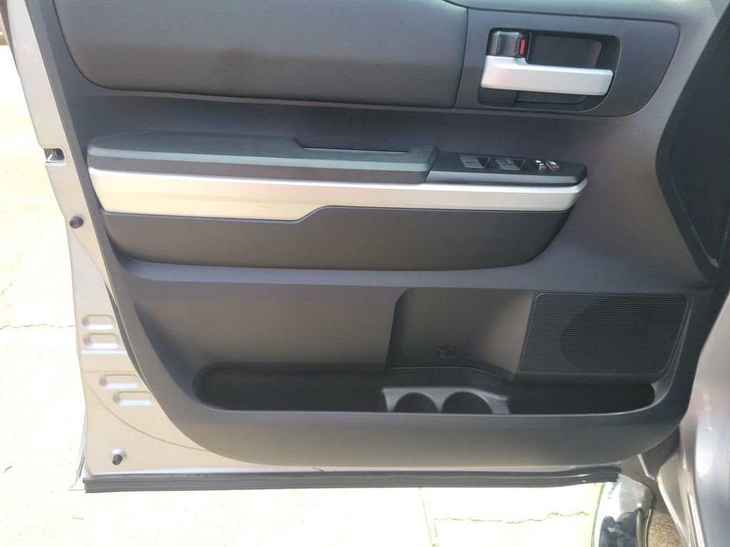 Used 2016 Toyota Tundra SR5 w/ SR5 Upgrade Package RWD image 13