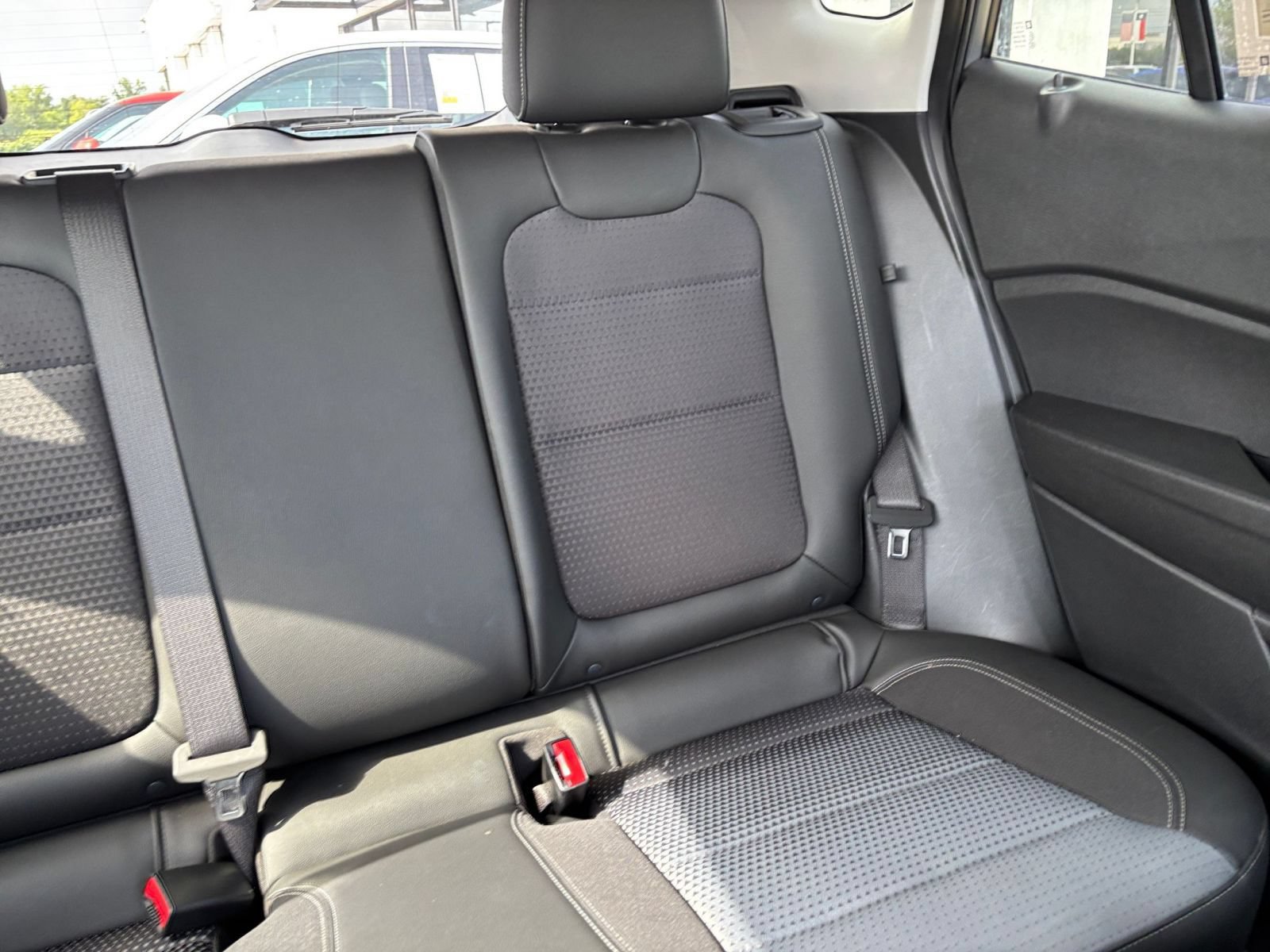 Used 2025 Chevrolet Trax LT FWD image 31