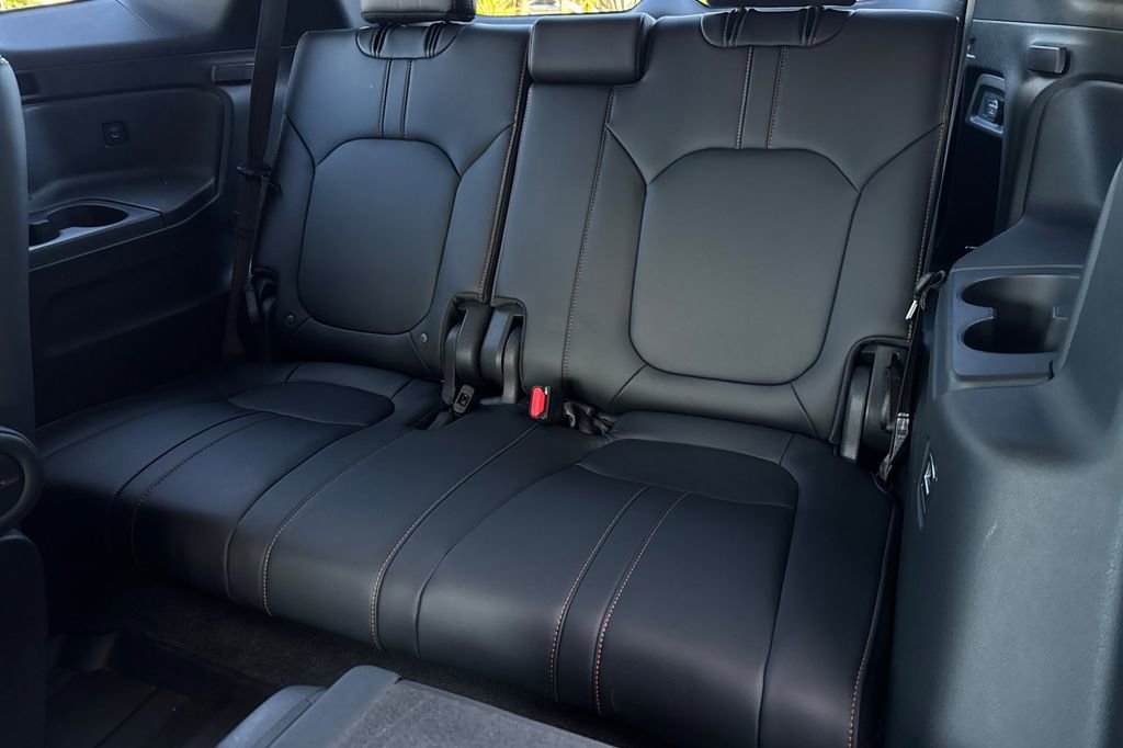 Used 2025 Honda Pilot TrailSport image 17