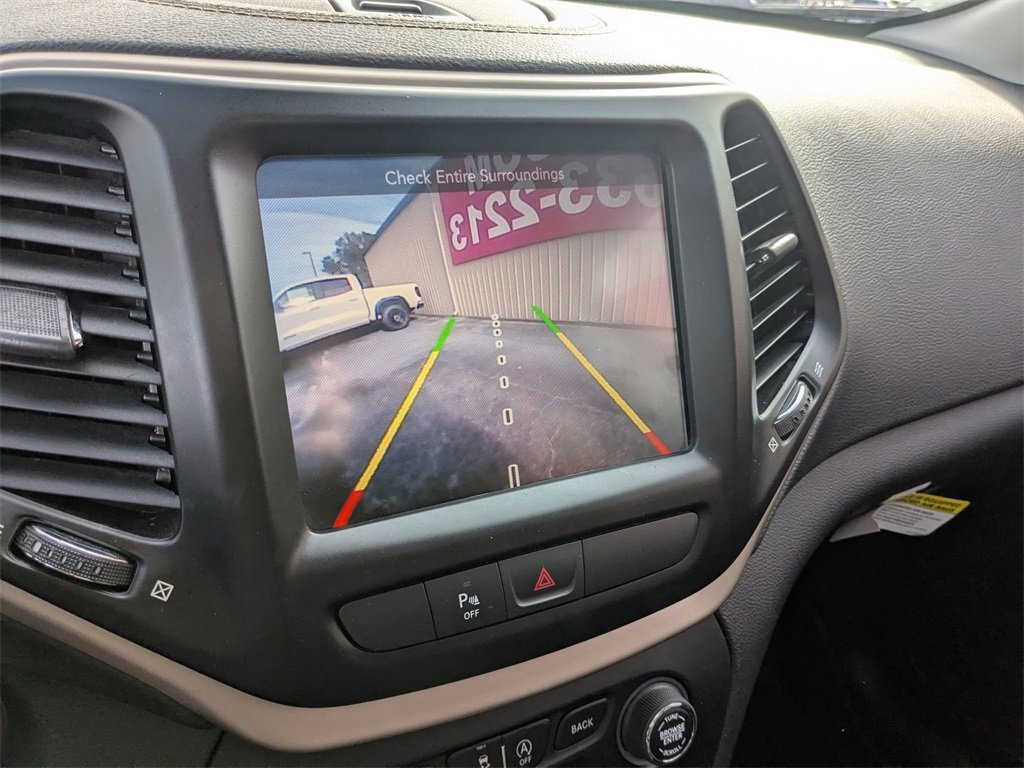 Used 2017 Jeep Cherokee Latitude w/ Safety/Convenience Group image 20