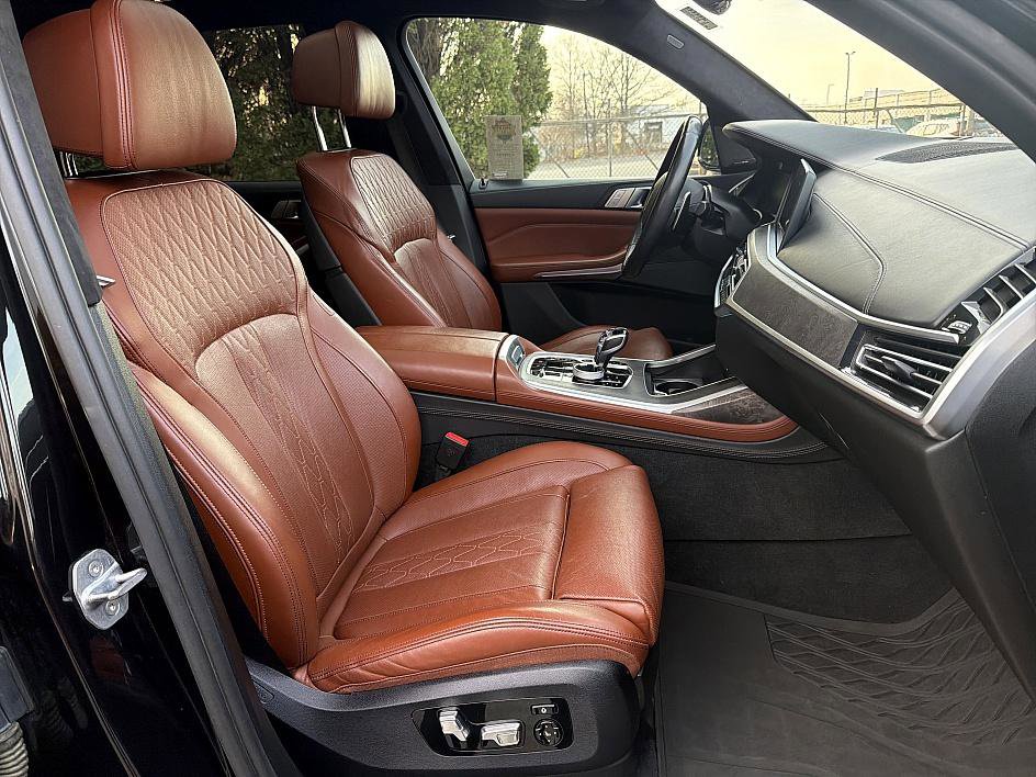 Used 2020 BMW X7 M50i image 21