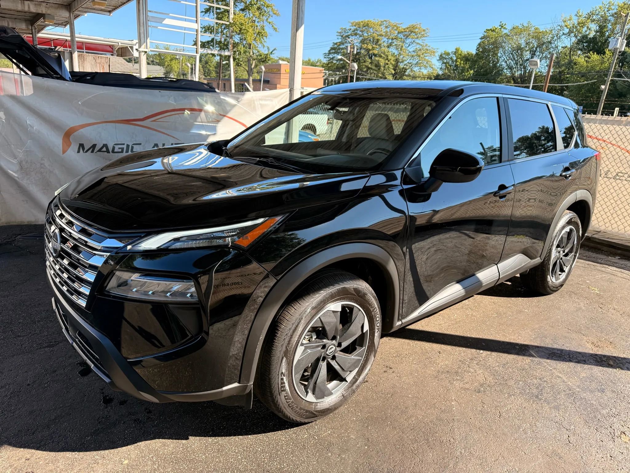 Used 2025 Nissan Rogue SV image 57