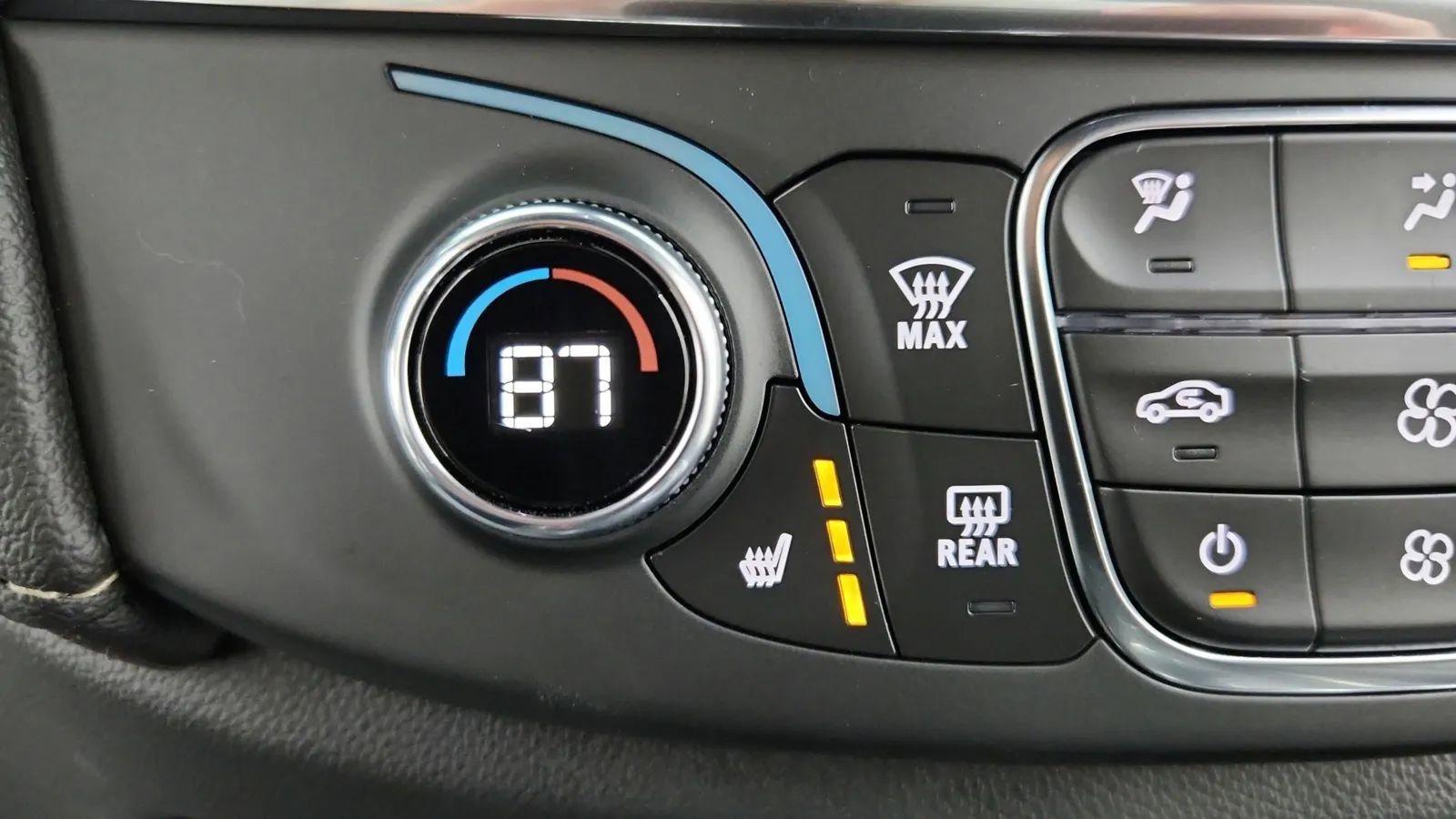 Used 2023 Chevrolet Traverse LT image 40