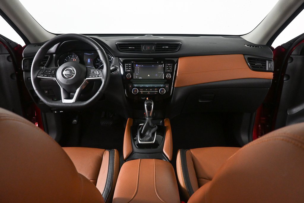 Used 2017 Nissan Rogue SL w/ SL Premium Package image 16