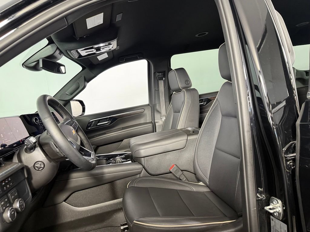 Used 2026 Chevrolet Suburban Premier AWD/4WD image 20