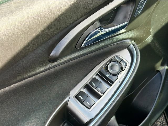 Used 2016 Chevrolet Malibu LT image 17