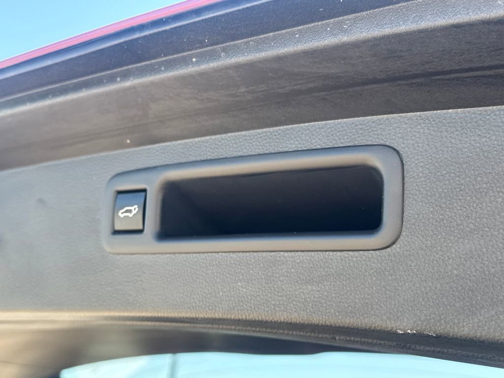 Used 2022 Toyota Highlander XLE AWD/4WD image 8