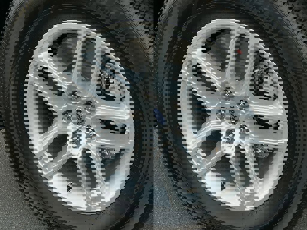 Used 2025 Ford Explorer Active w/ Active Comfort Package image 12