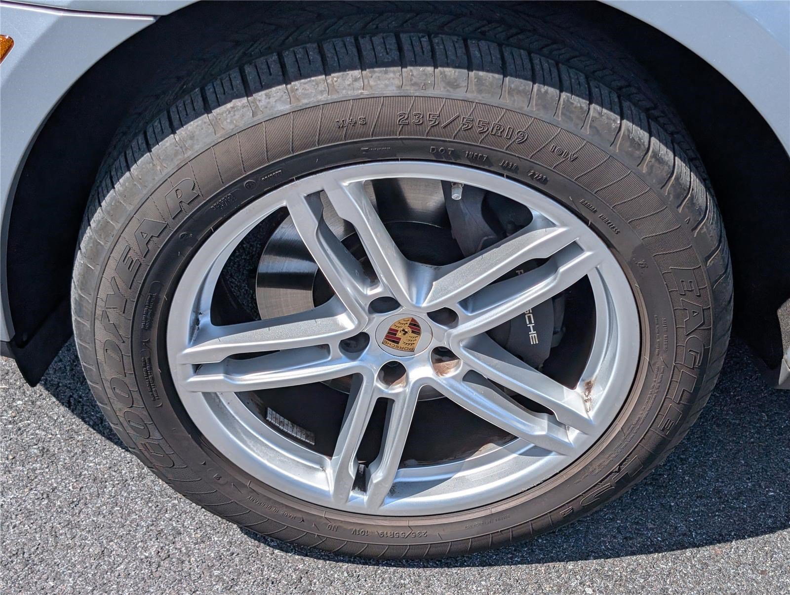 Used 2024 Porsche Macan AWD/4WD image 10