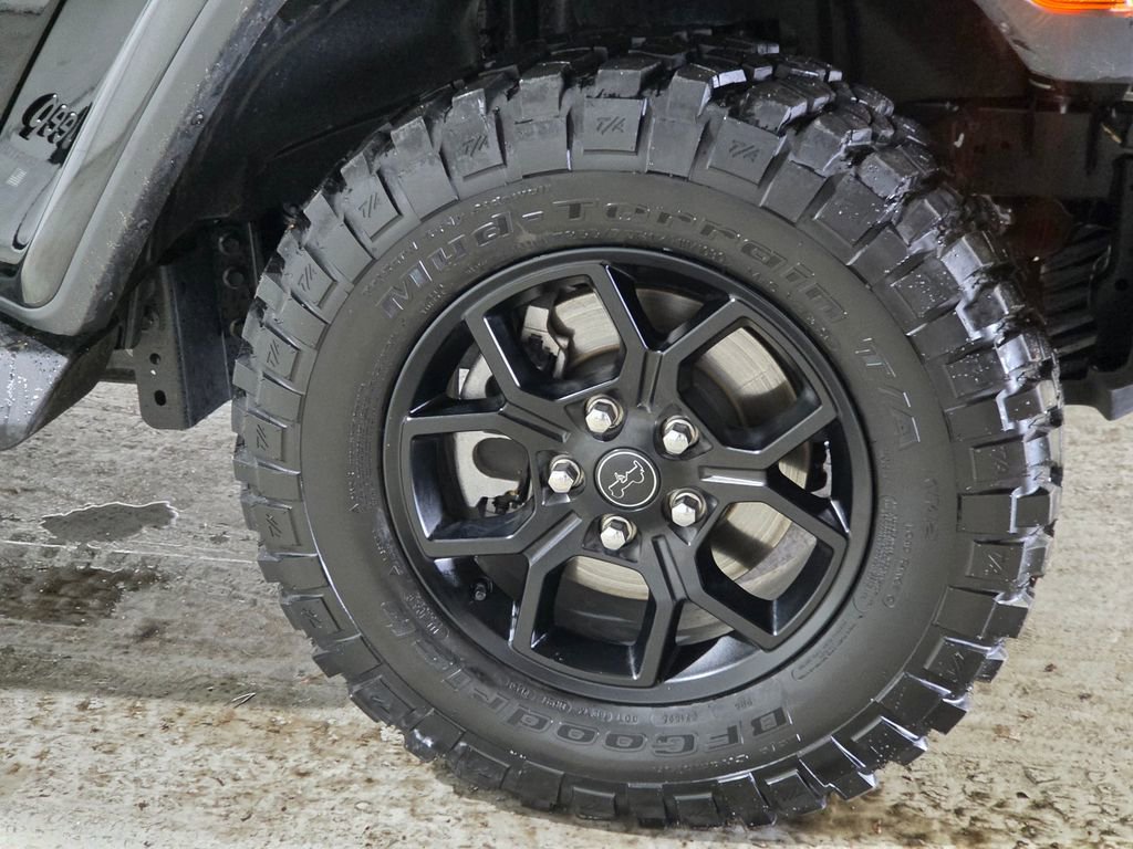 Certified 2025 Jeep Gladiator Sport image 14