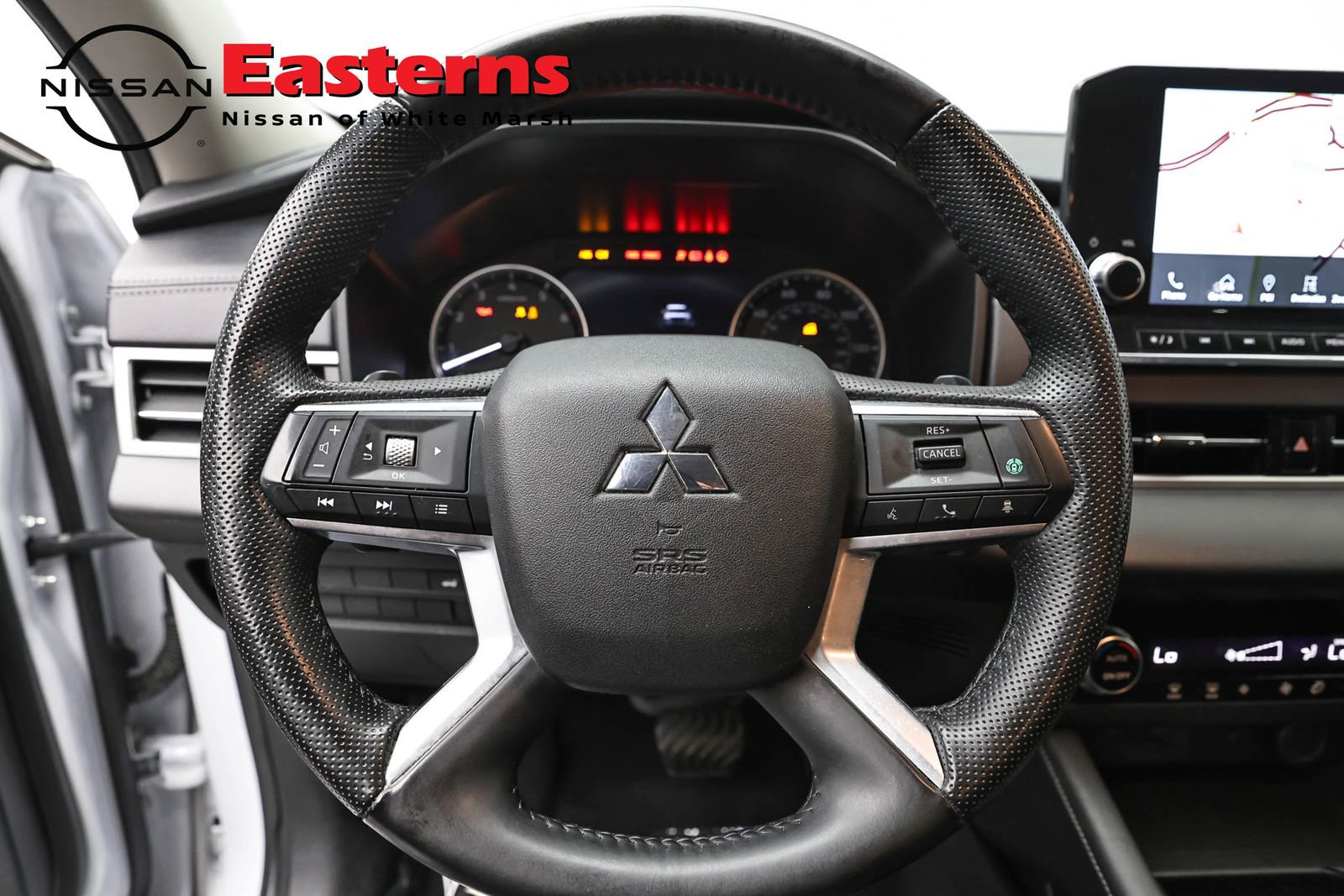 Used 2024 Mitsubishi Outlander AWD image 10