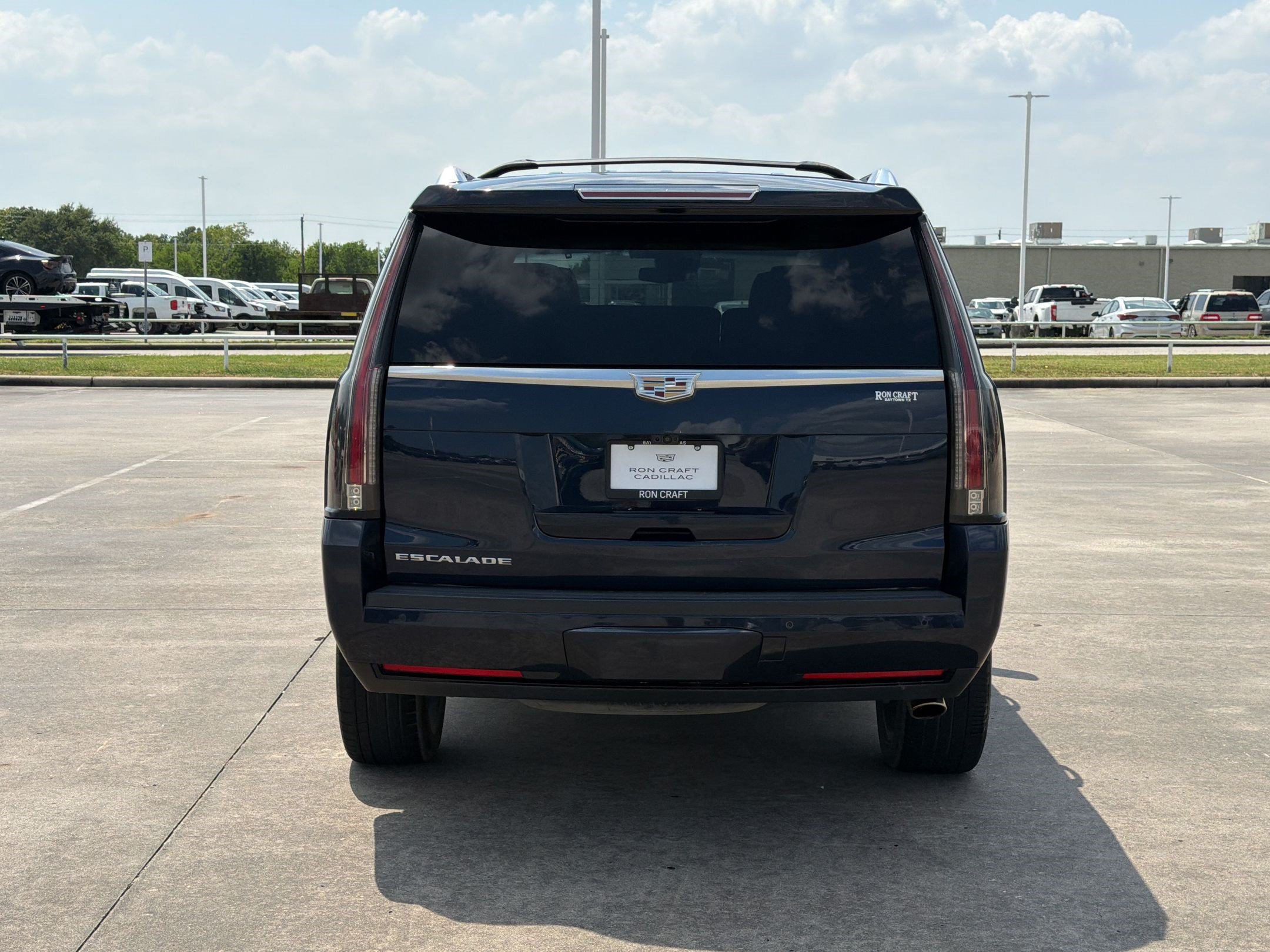Used 2018 Cadillac Escalade Premium Luxury RWD image 10