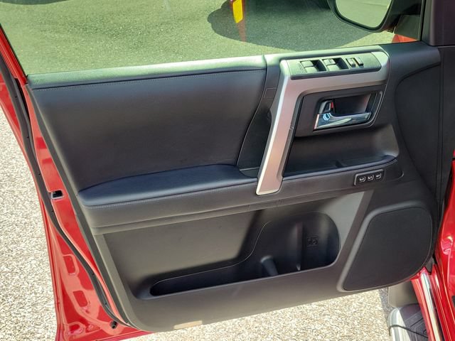 Used 2022 Toyota 4Runner Limited AWD/4WD image 18