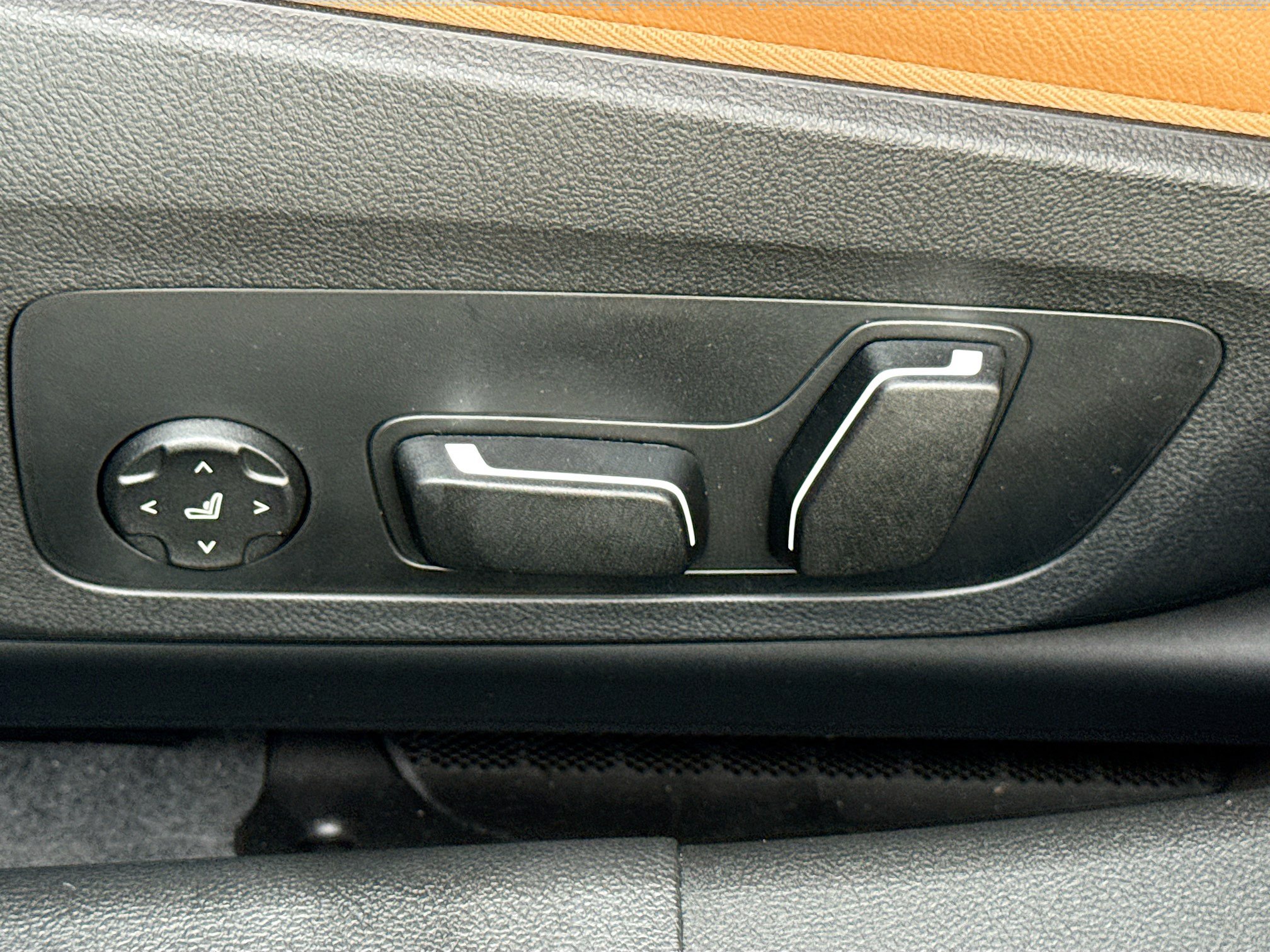 New 2026 BMW 330i Sedan w/ Premium Package RWD image 25