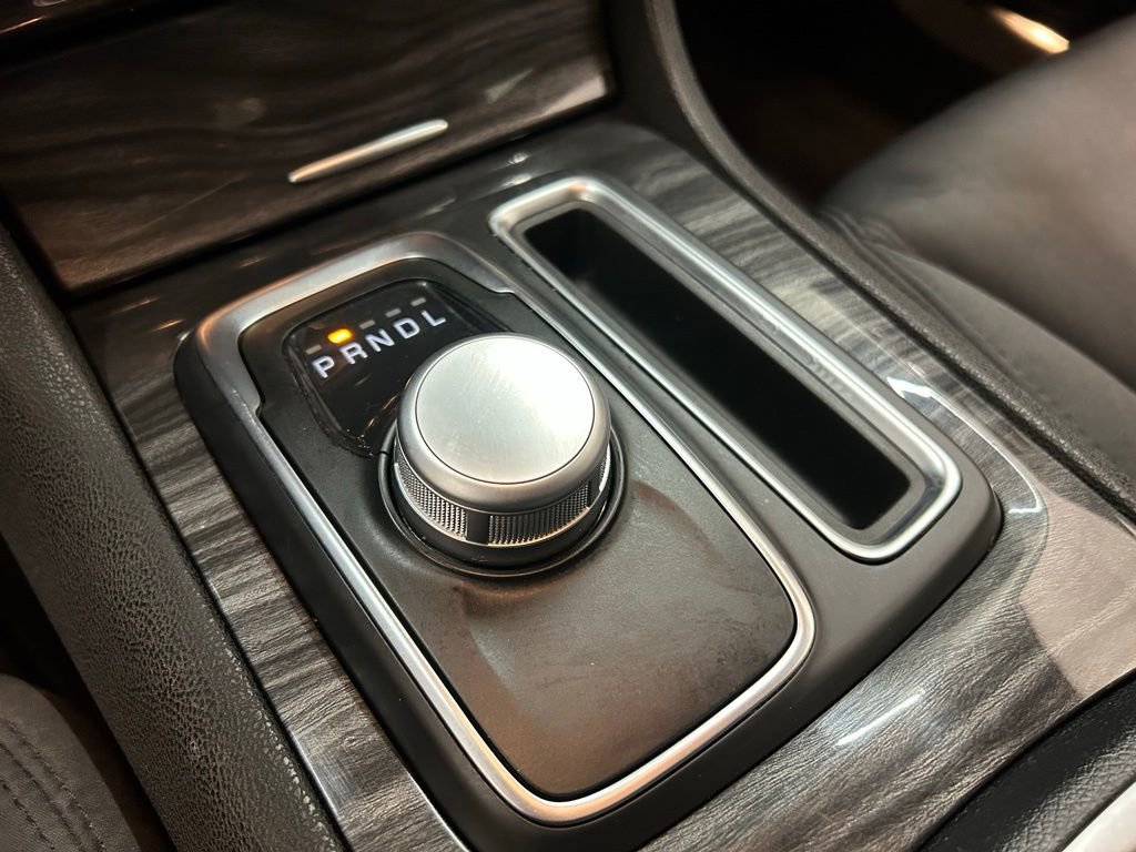 Used 2021 Chrysler 300 Touring w/ Chrome Appearance Package image 23