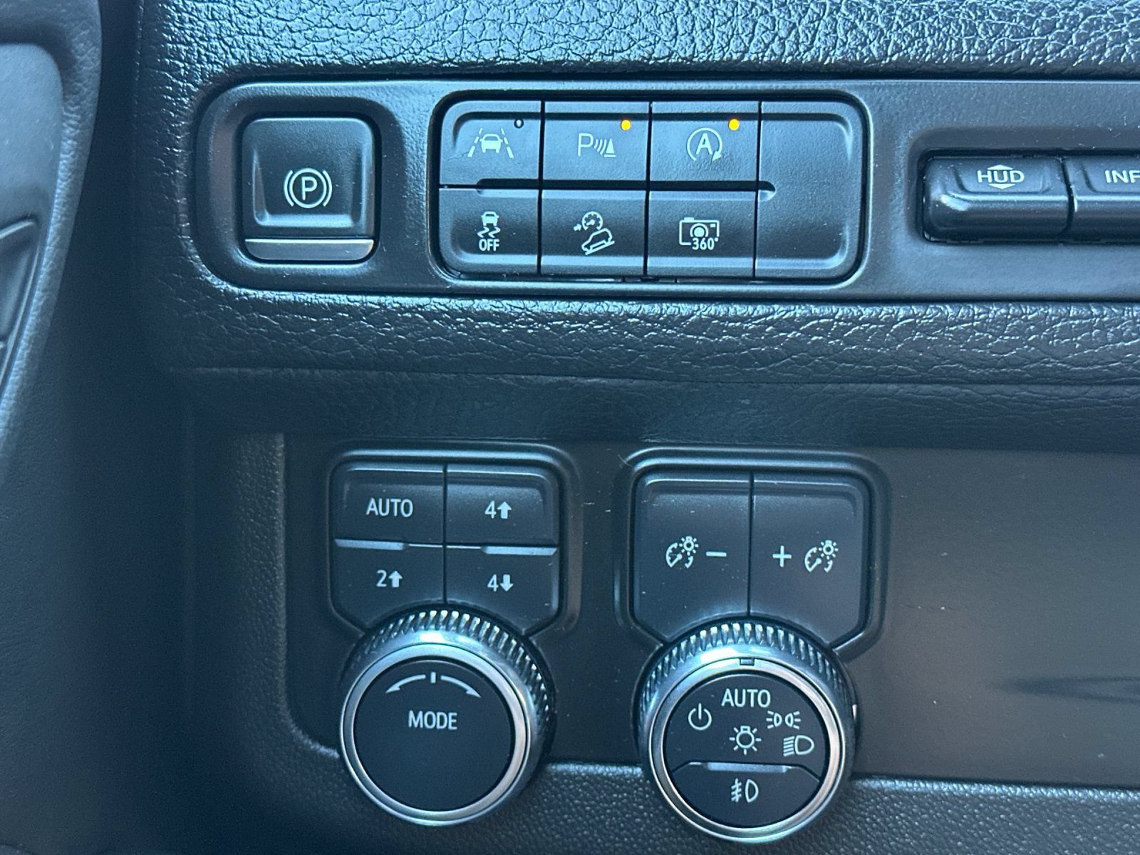 Used 2023 GMC Yukon XL Denali AWD/4WD image 33