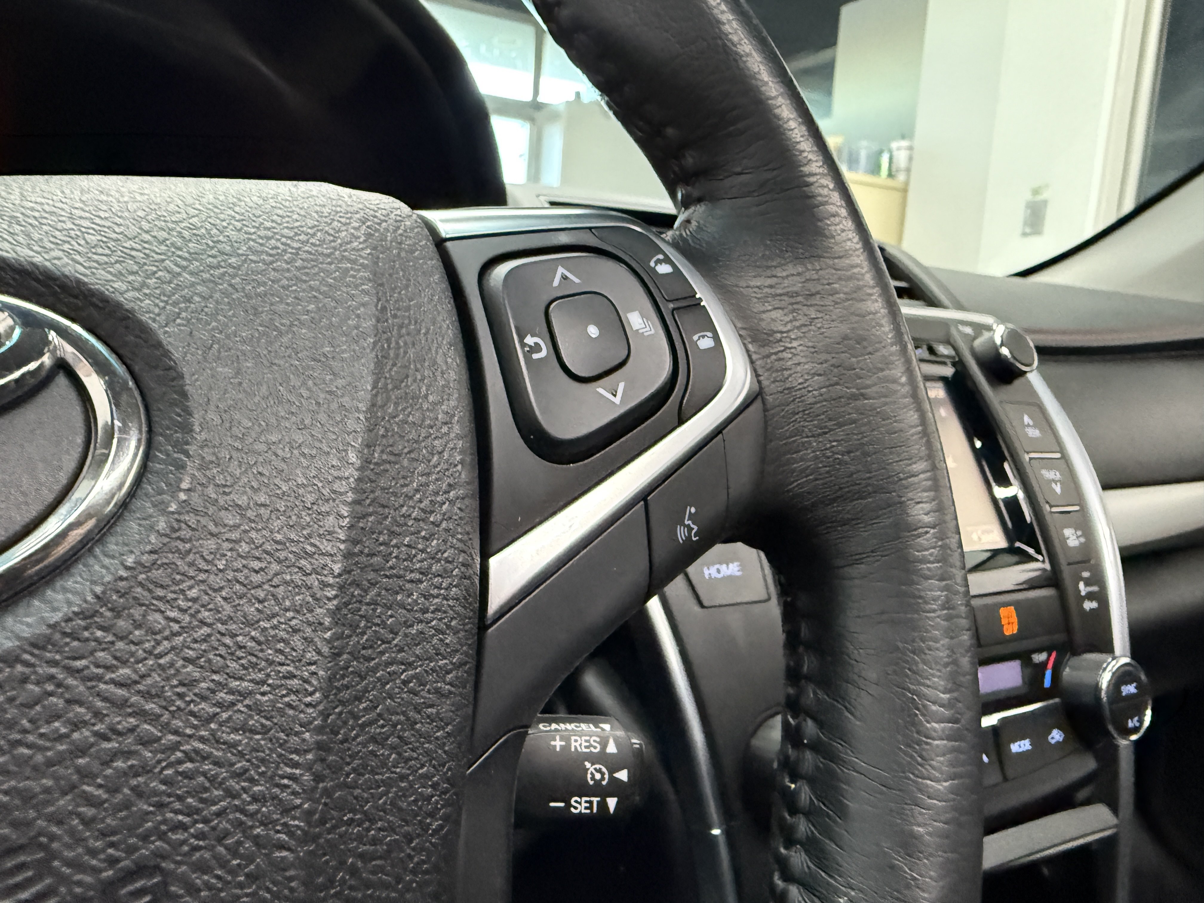 Used 2017 Toyota Camry XSE FWD image 15