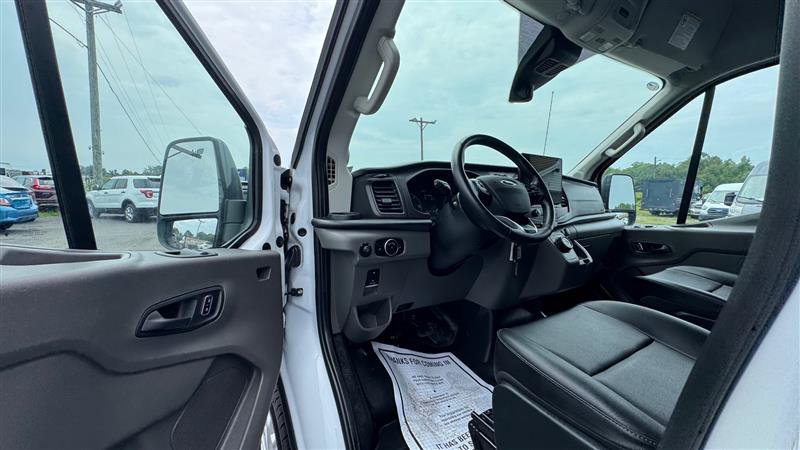 Used 2023 Ford E-Transit Medium Roof RWD image 31