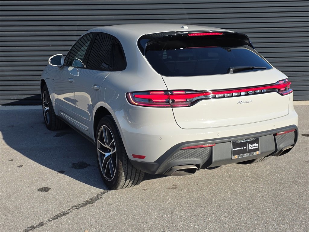 Certified 2022 Porsche Macan image 3
