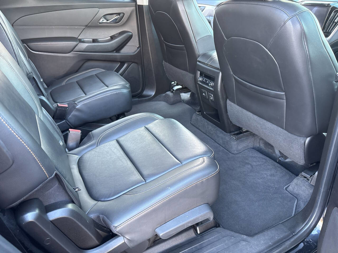 Used 2020 Chevrolet Traverse LT w/ LT Premium Package image 9