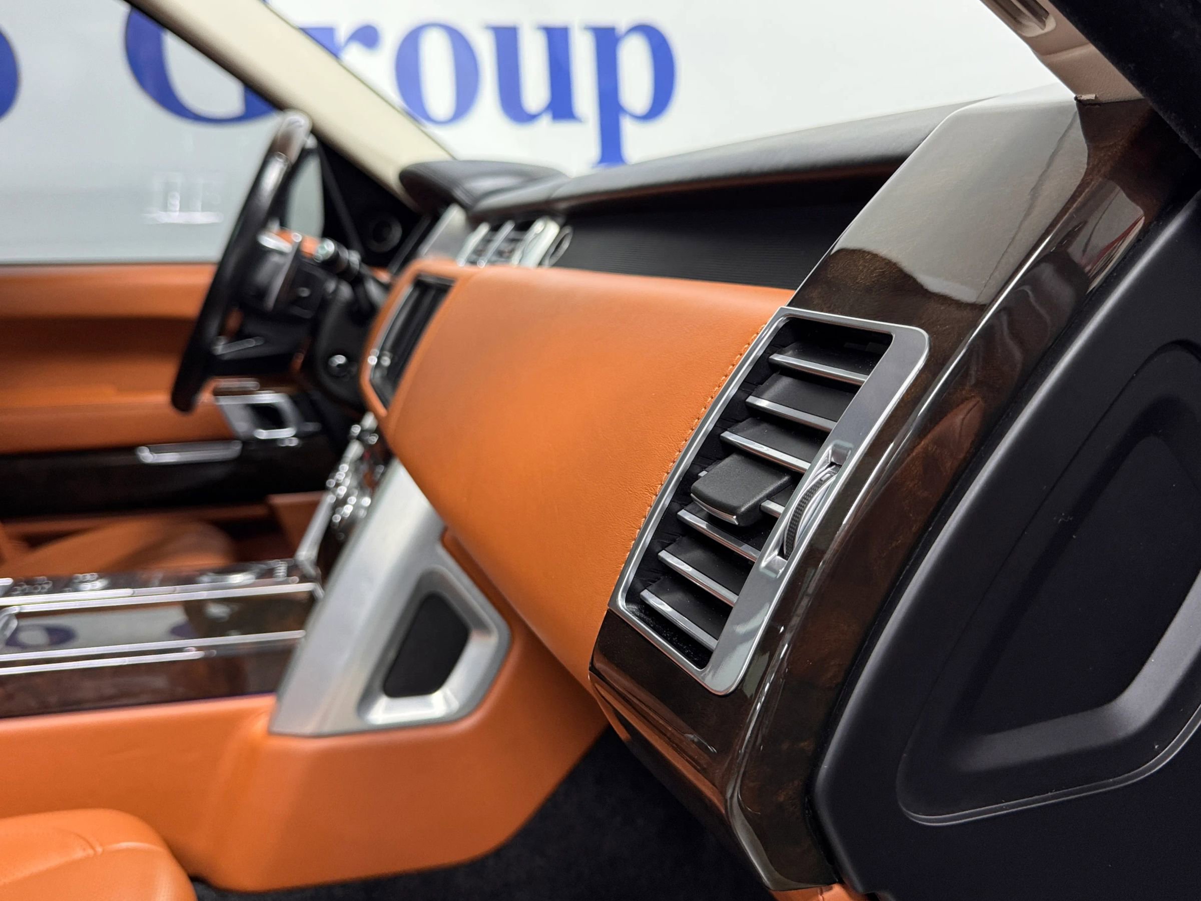 Used 2015 Land Rover Range Rover Autobiography image 25