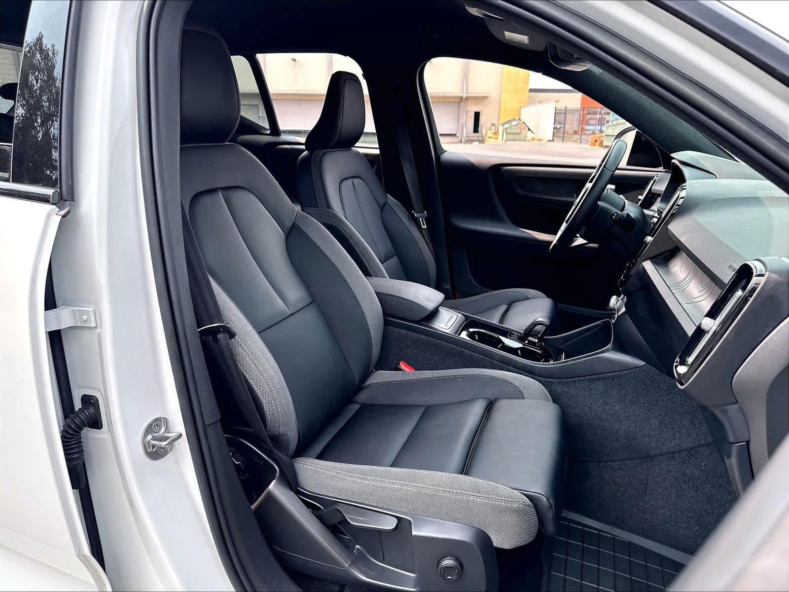 Used 2023 Volvo XC40 Recharge Core w/ Protection Package Premier AWD/4WD image 10