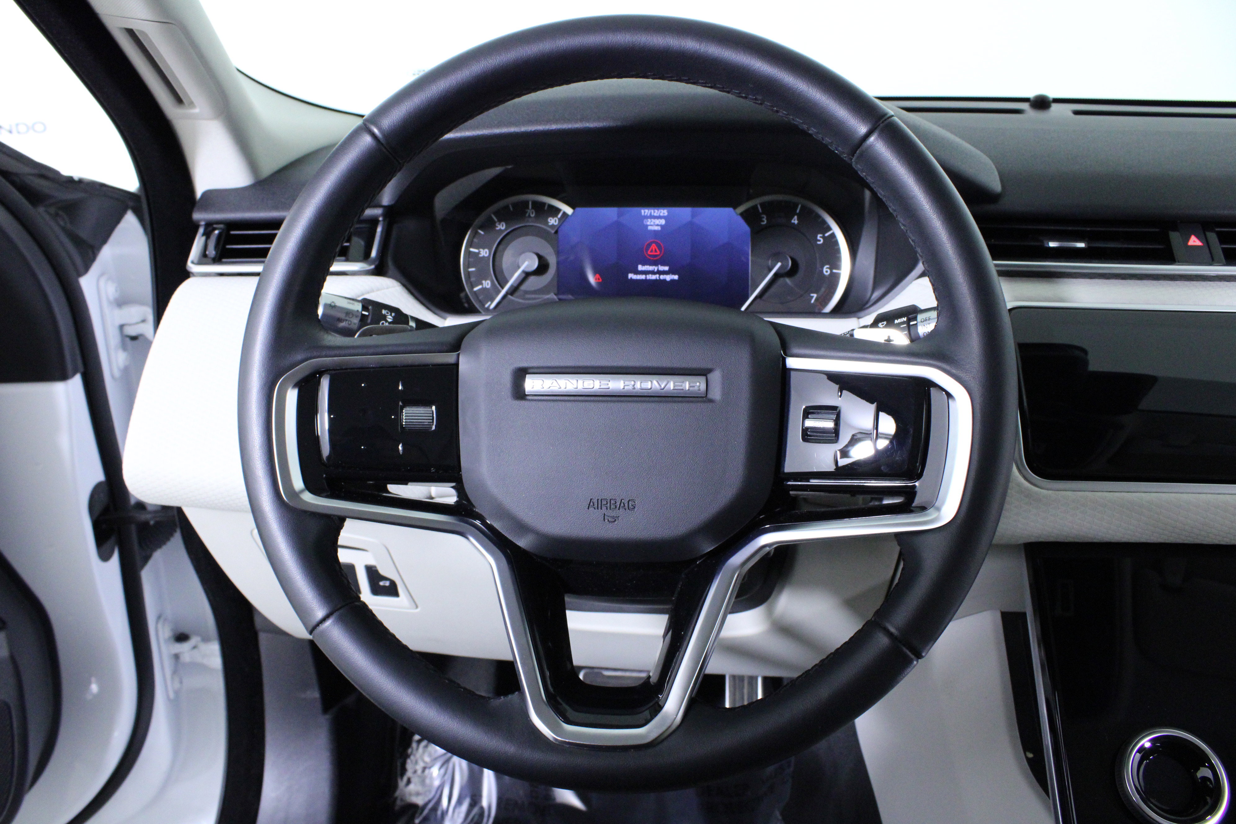 Used 2023 Land Rover Range Rover Velar R-Dynamic S image 22