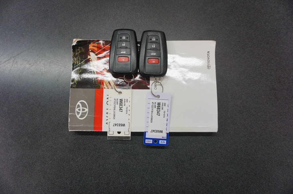 Used 2020 Toyota Avalon Limited w/ Advanced Safety Package FWD image 19